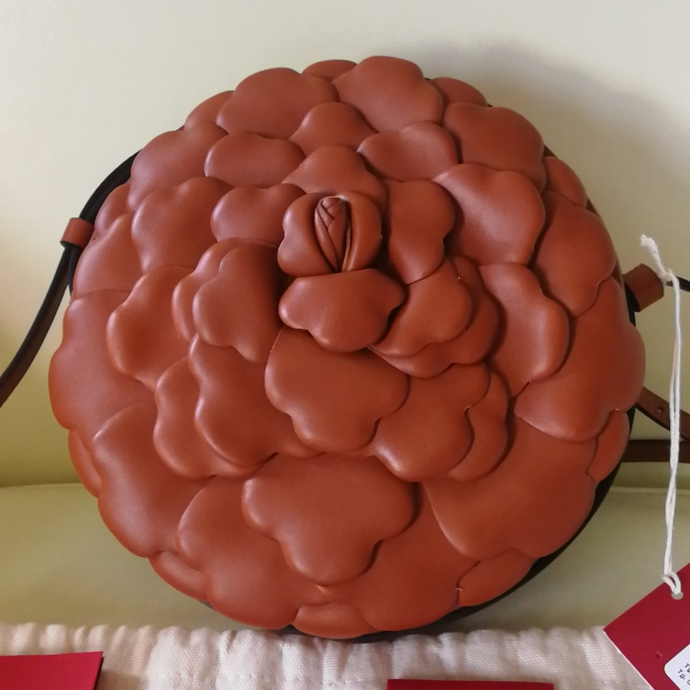 🌰🌼 New Authentic Valentino Atelier Round Crossbody Bag